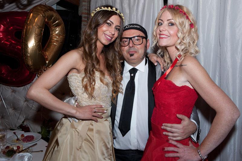 Fabrizio Nucci insieme alle sue damigelle (Foto di Riccardo e Valentina)