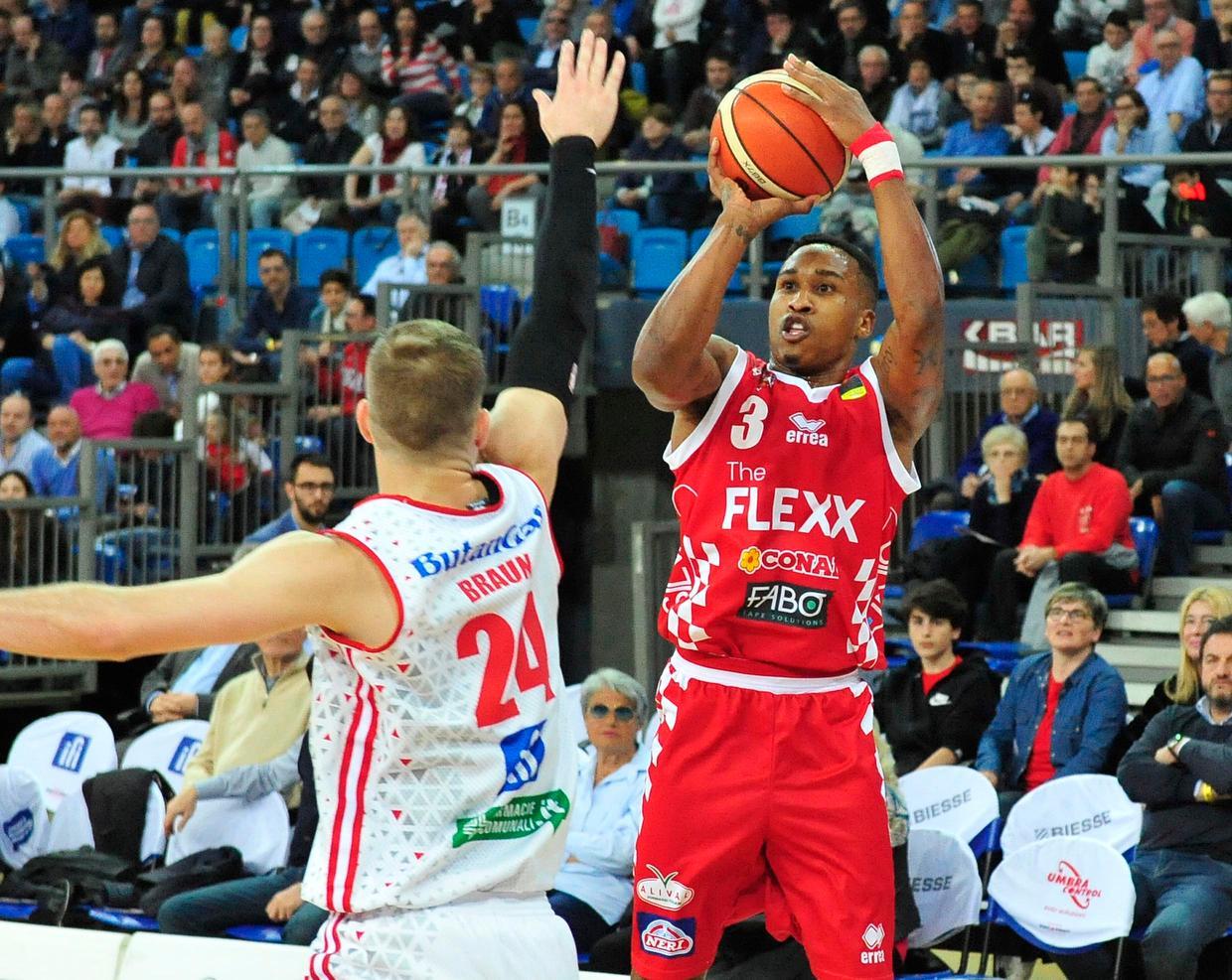 Tyrus McGee al tiro
