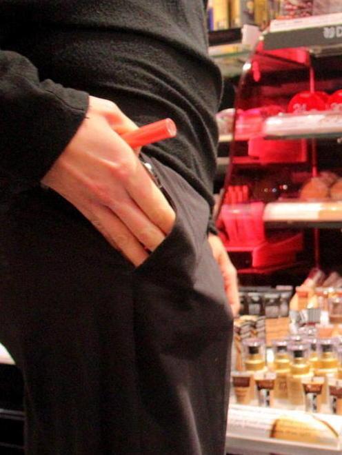 Furto di profumi per 500 euro 