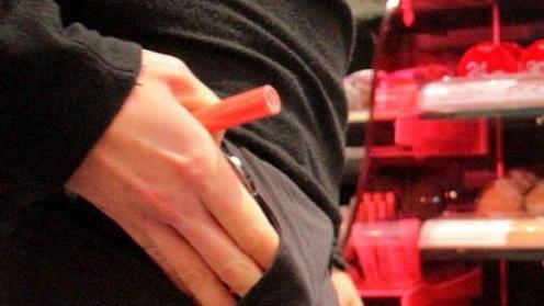 Furto di profumi per 500 euro