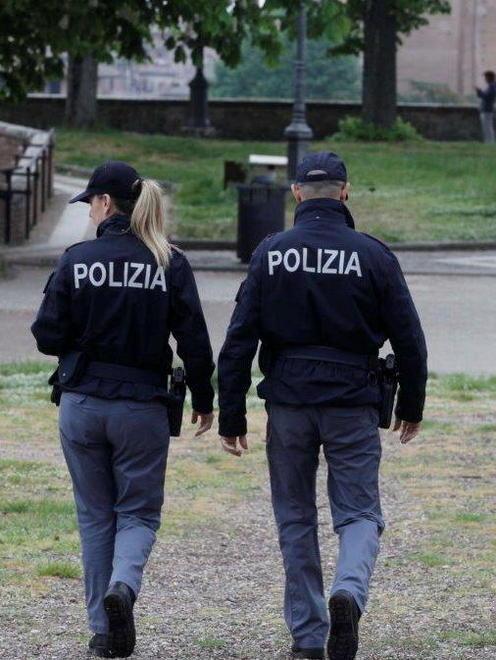 Bloccato in sella a scooter rubato 