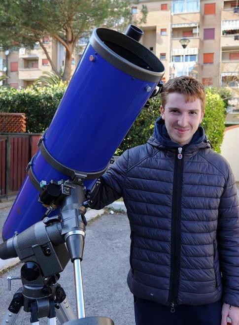 Il baby astronomo insegna agli alunni i segreti del cielo 
