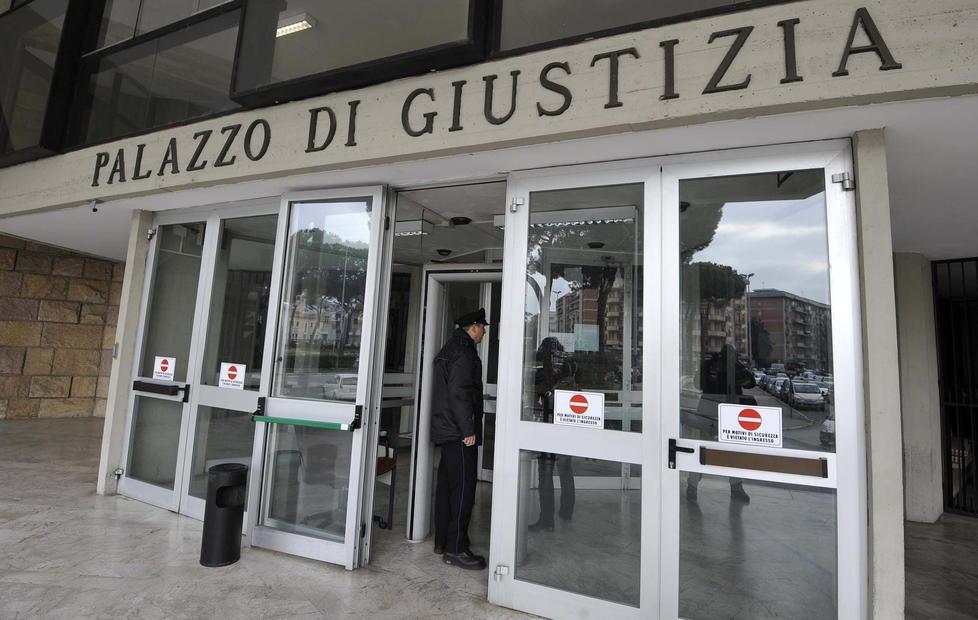 Sesso sulle Mura in cambio di droga E accusa di stupro 