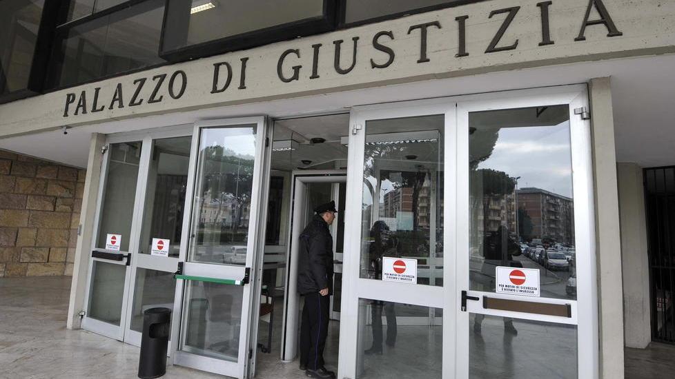 Sesso sulle Mura in cambio di droga E accusa di stupro