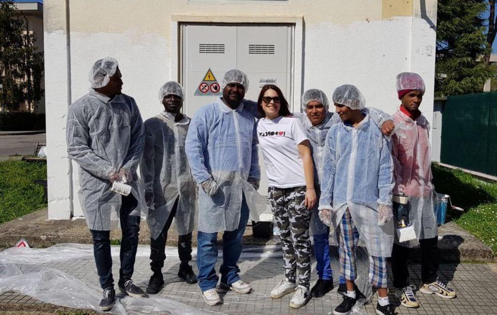 Ripulita la cabina dell’Enel grazie a sei richiedenti asilo