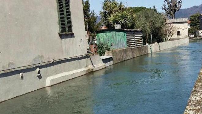 Preoccupa il livello del condotto pubblico Con l’acqua a pochi centimetri dal bordo