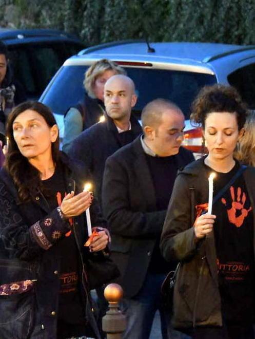 Fiaccolata in piazza per Roberta Ma vanno in pochi 