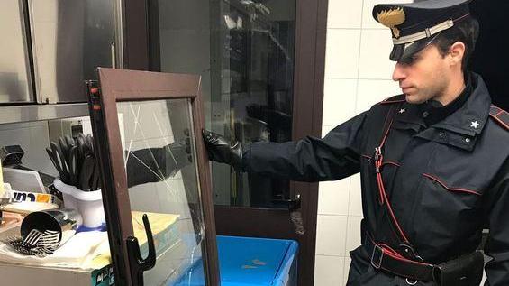Via le slot dal bar Mario 2 Furto con spaccata e danni