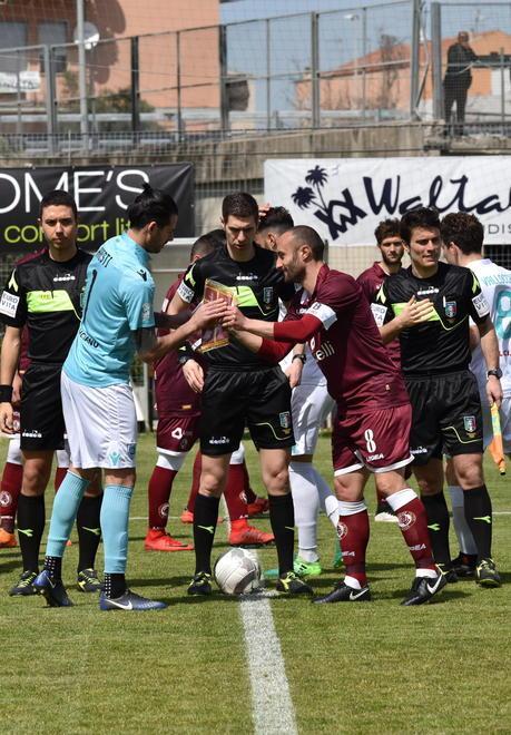 «Vergogna, ora toglietevi questa maglia» 