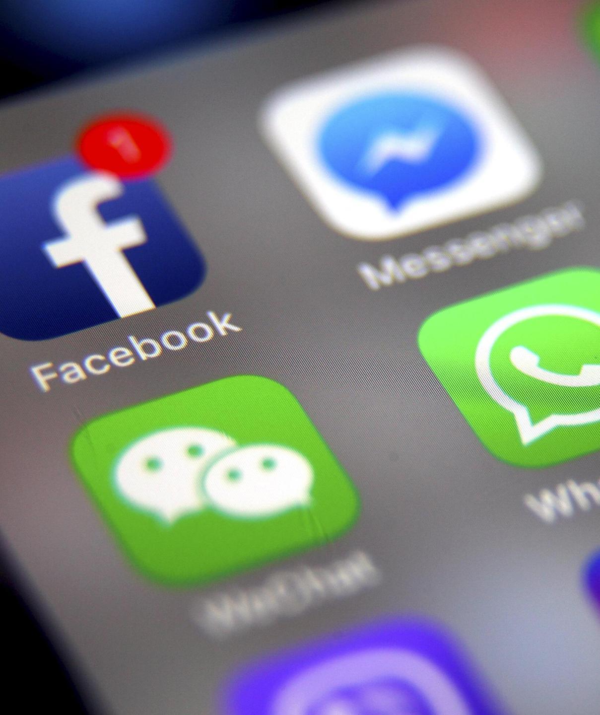 Si narat RETE SOTZIALE, non si narat SOCIAL NETWORK