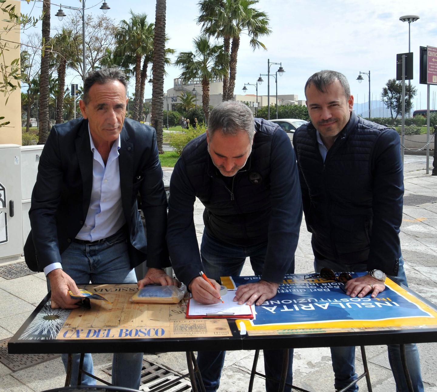 Le firme per la legge sull’insularità 