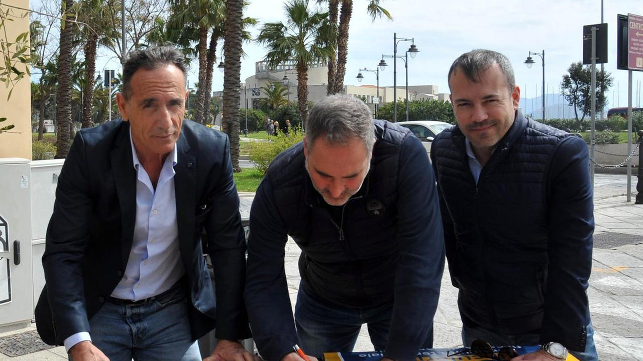 Le firme per la legge sull’insularità