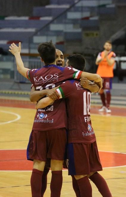 Festa grande al Bigi Il Kaos trionfa sulla capolista 