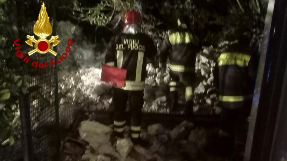 Cagliari, crolla un muro: danni alla tubazione delle rete del gas