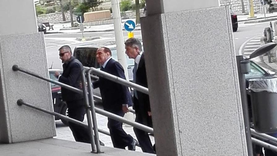Berlusconi arriva in tribunale a Tempio