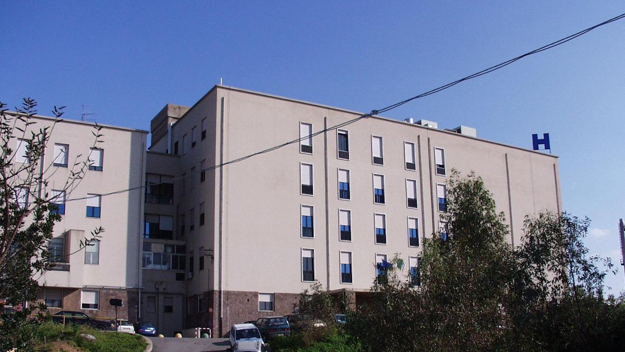 Guasto al gruppo elettrogeno, l'ospedale Sirai al buio