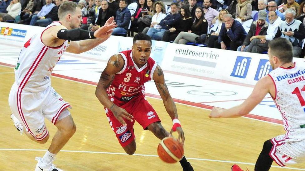 Pesaro amara, Pistoia cede nell’overtime