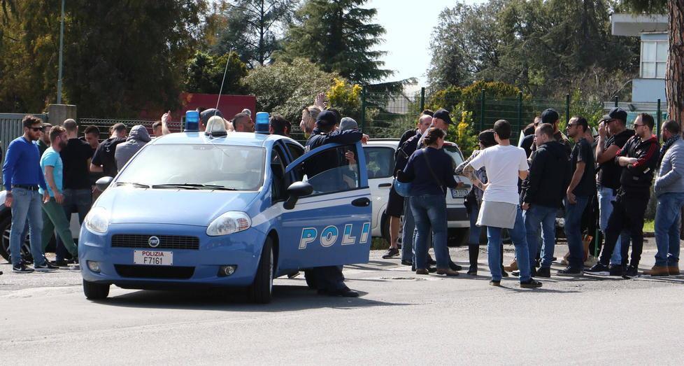 Scontri fra tifosi per Viareggio-Massese