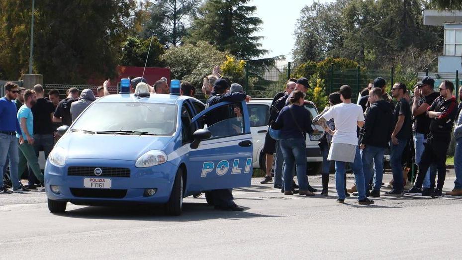 Scontri fra tifosi per Viareggio-Massese
