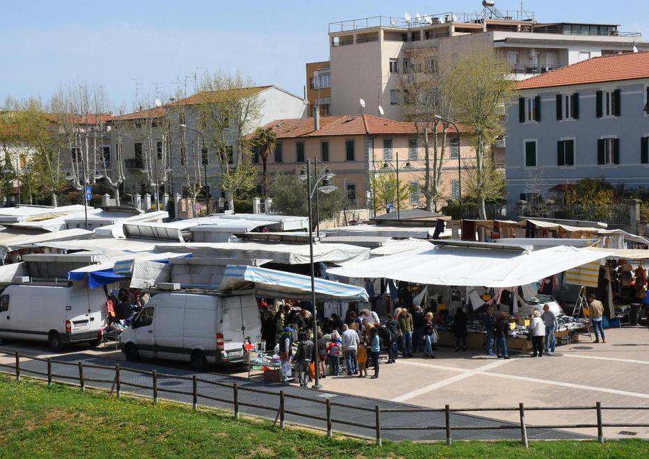 “Mercanti” in piazza Nassiriya: un debutto di successo