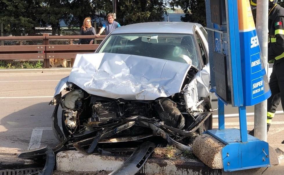 Frontale tra auto: due al Misericordia