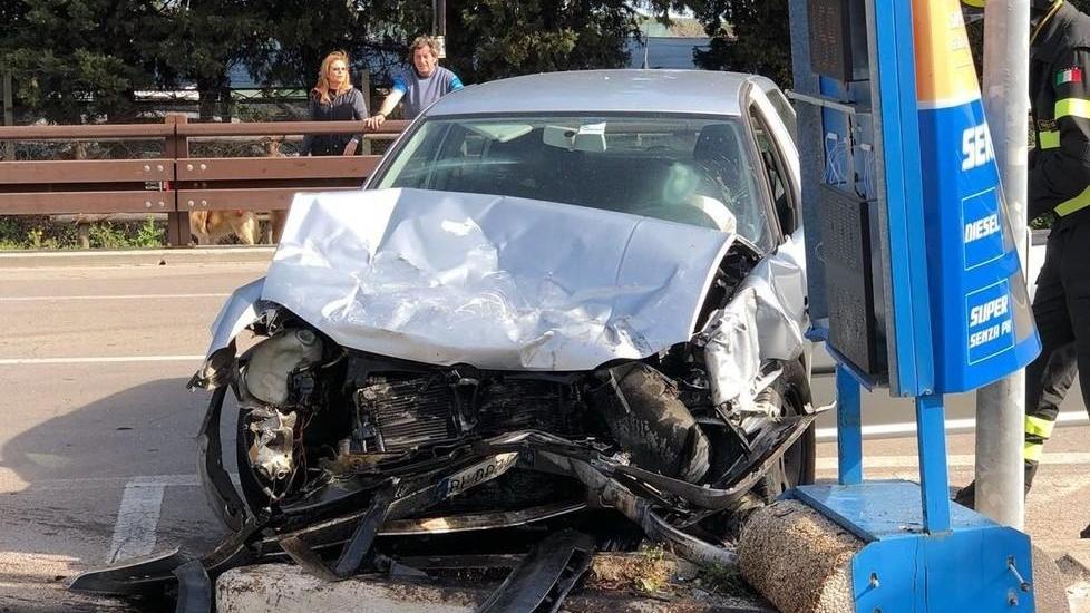 Frontale tra auto: due al Misericordia