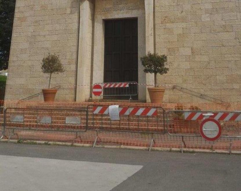 Tutto un paese a tavola per “riaprire” la sua chiesa 