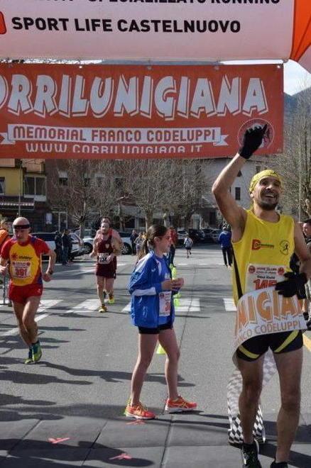 Il sole splende alto per i corridori di Aulla 