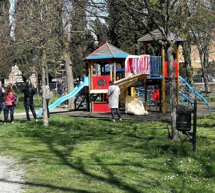 Sos per i giochi nei parchi «I bimbi sono in pericolo» 