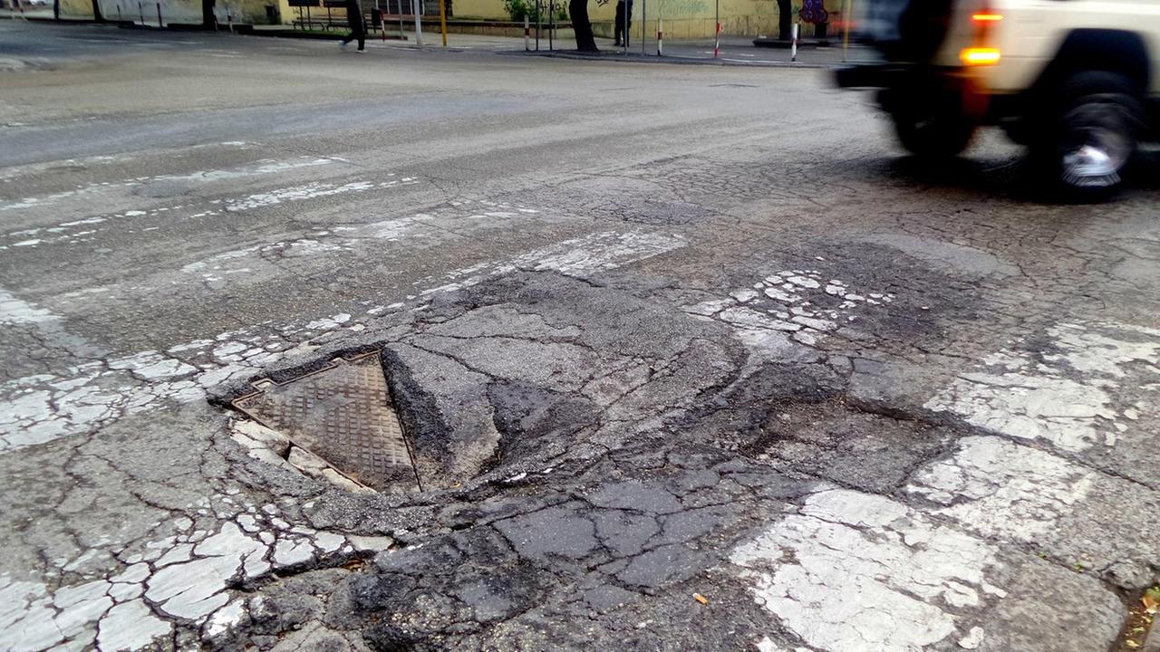 Quel “gradino” in viale Dante