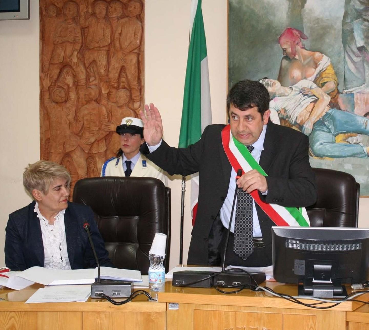 Una campagna elettorale a suon di locandine false 