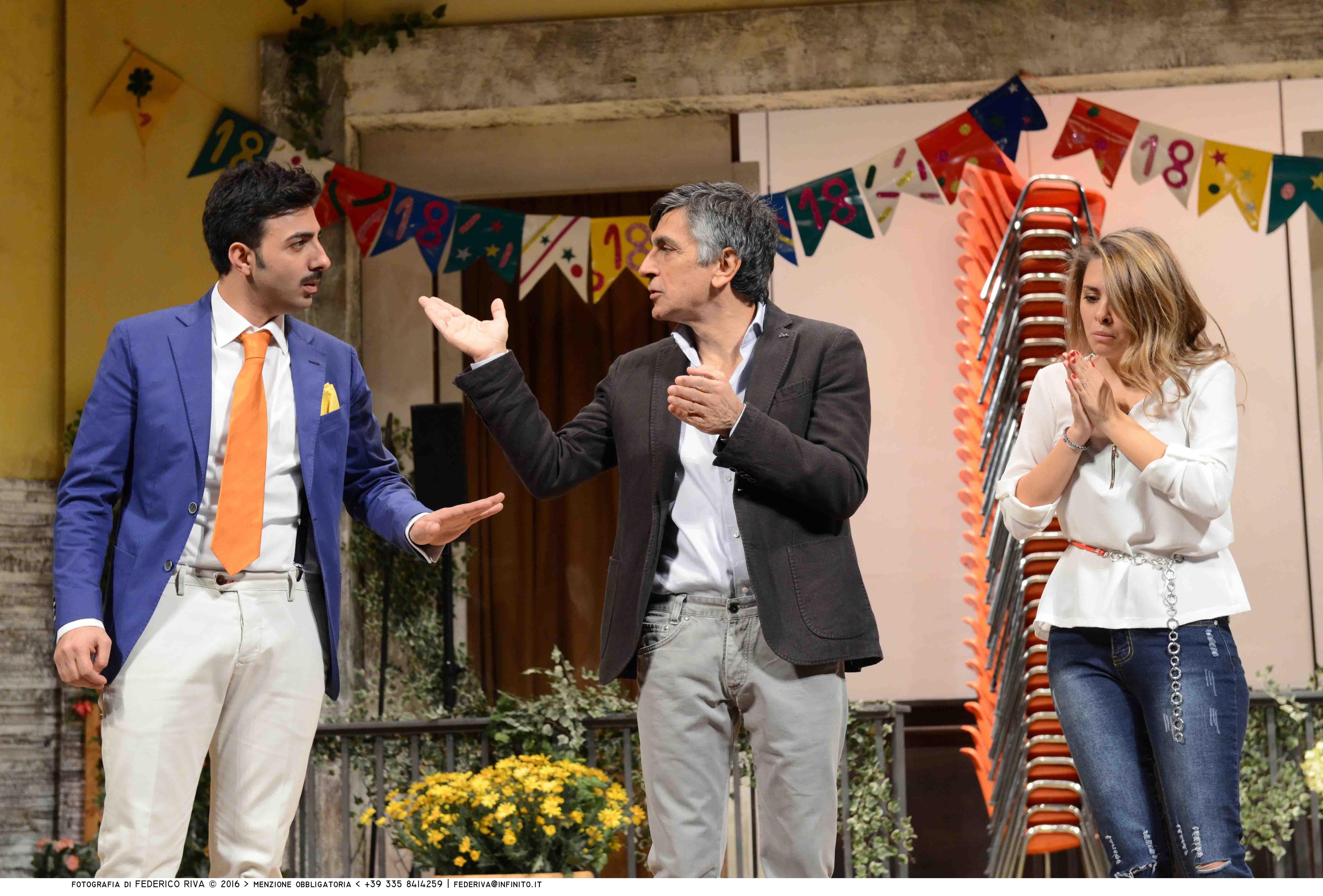 Una scena della commedia "Una festa esagerata"