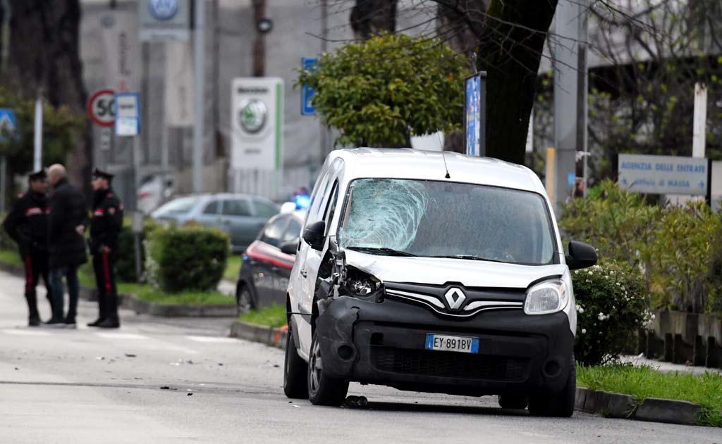 Il furgone (foto Claudio Cuffaro)