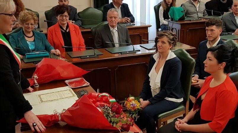 Le due ragazze hanno detto “sì”