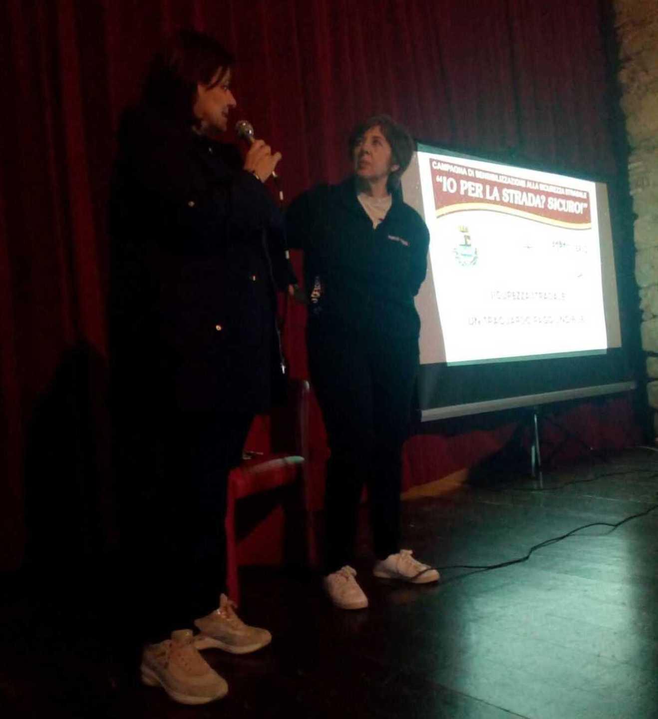 Una lezione di guida sicura al teatro San Francesco 