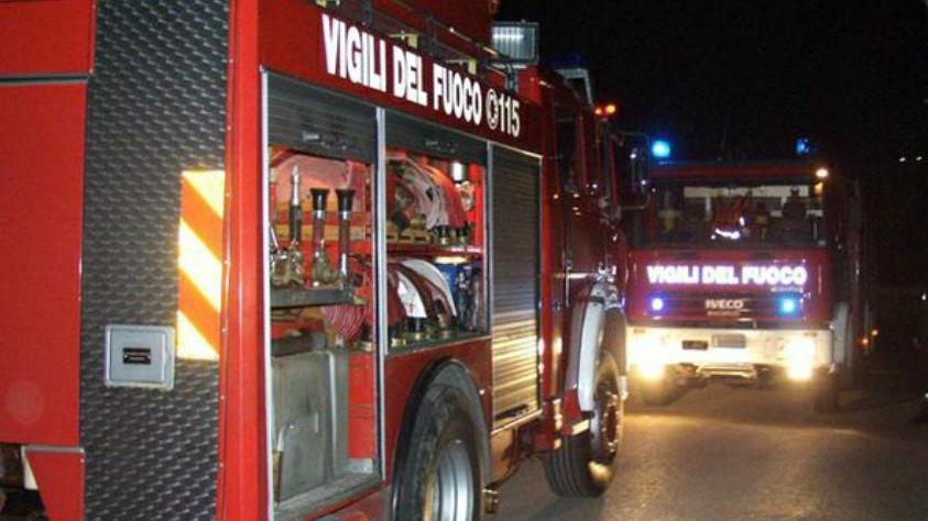 Castelvetro, incendio in un condominio: un intossicato