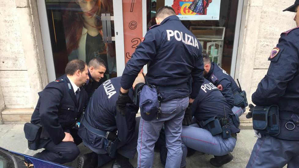 Reggio Emilia, giovane 26enne picchiata in via Secchi