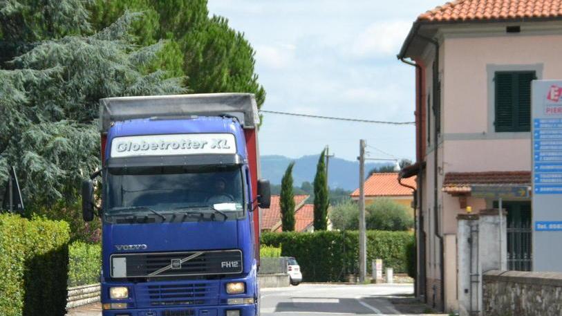 Ballini boccia le ipotesi per lo stop dei tir: «No alle fasce orarie»