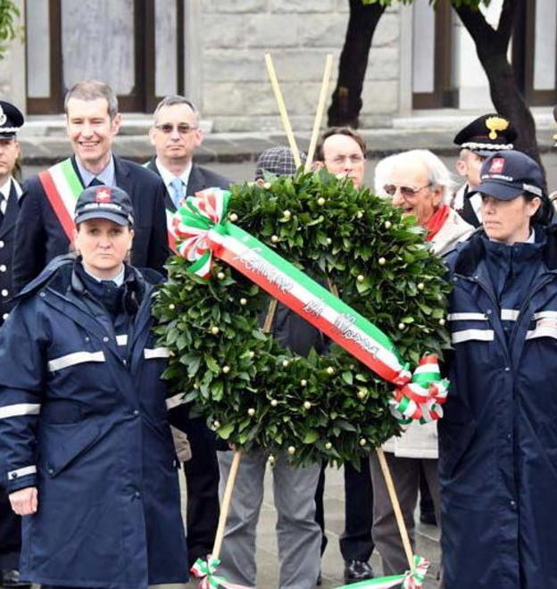 Una lapide per le donne massesi della Via del Sale
