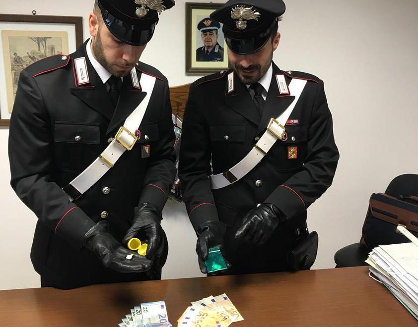 Cocaina nascosta in auto nei guai giovane di Licciana 