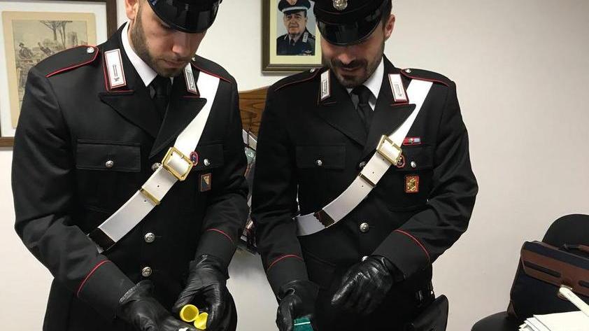 Cocaina nascosta in auto nei guai giovane di Licciana