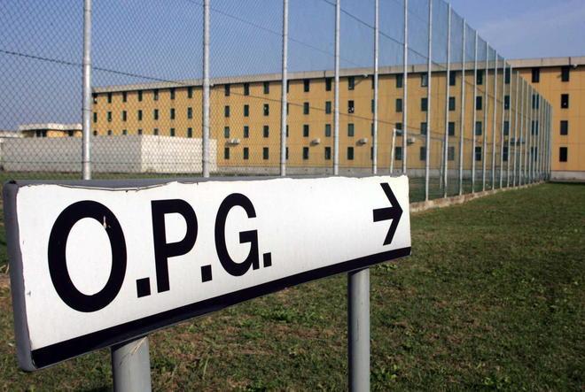 Compì una strage nel Mantovano si suicida all’Opg