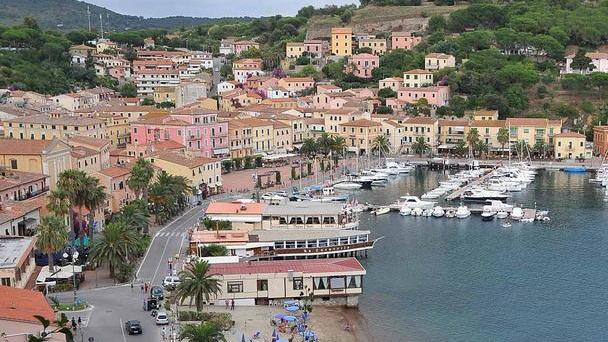 Il mercato apre agli artisti di strada