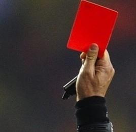 Dà un pestone all’arbitro, stop fino a dicembre