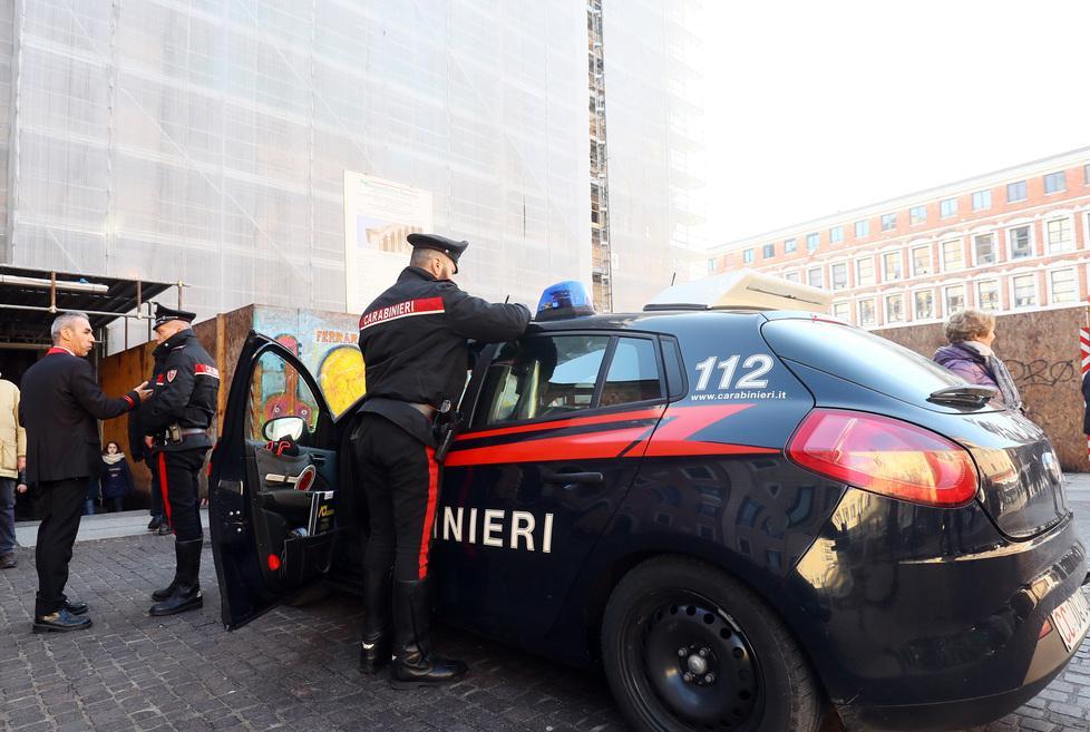 Prende i soldi in Duomo e scappa, scoperto e denunciato