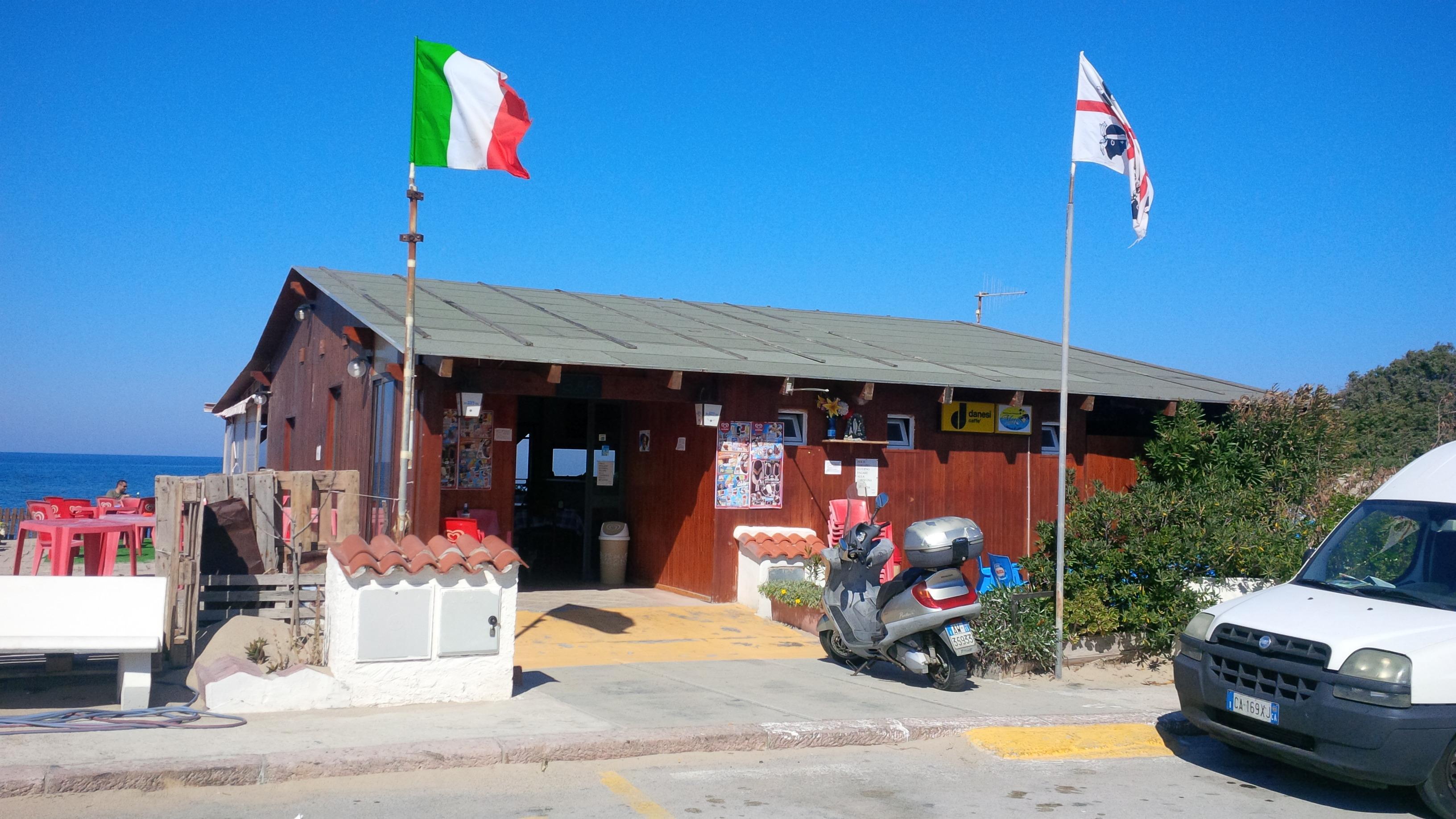 Un chiosco a Platamona, immagine di repertorio