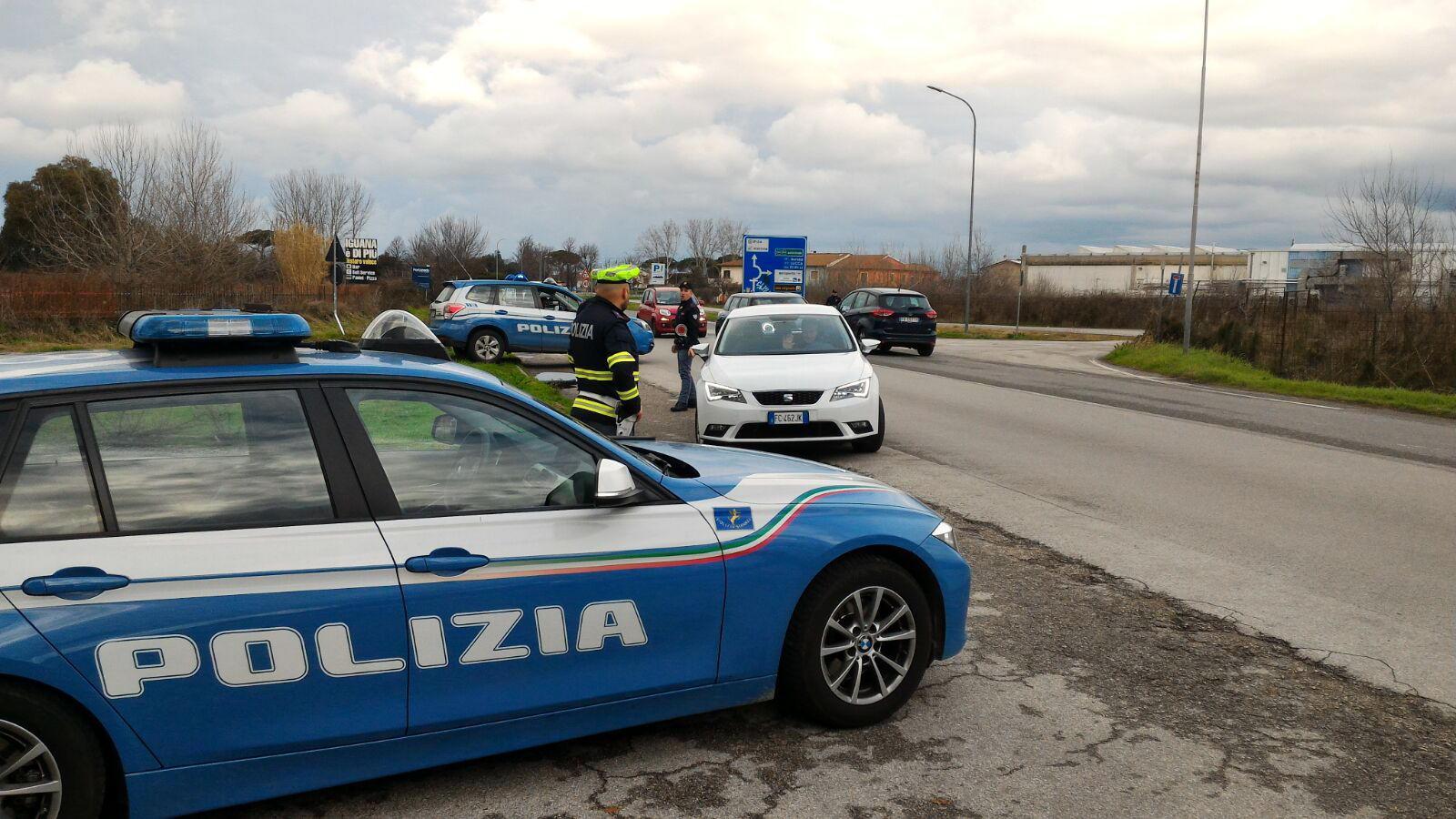 Un'auto della polizia