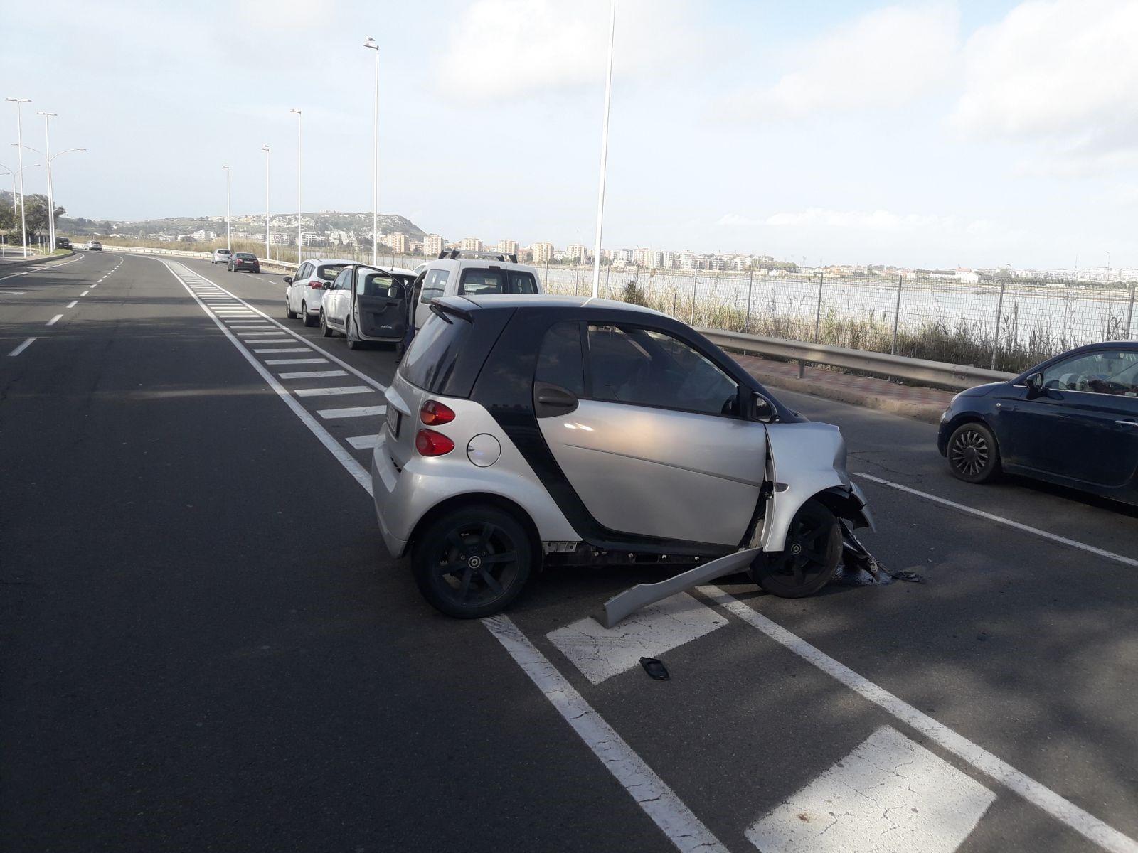 L'incidente sul lungosaline al Poetto (foto Mario Rosas)