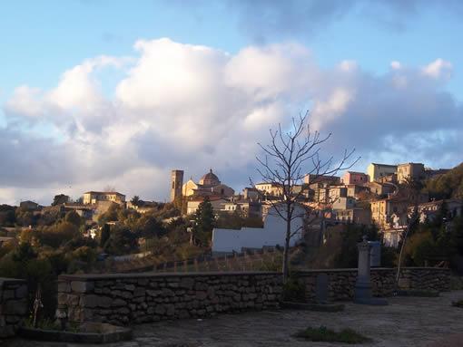 Rubano la macina e il carro antichi in una casa, la denuncia di un vicino 
