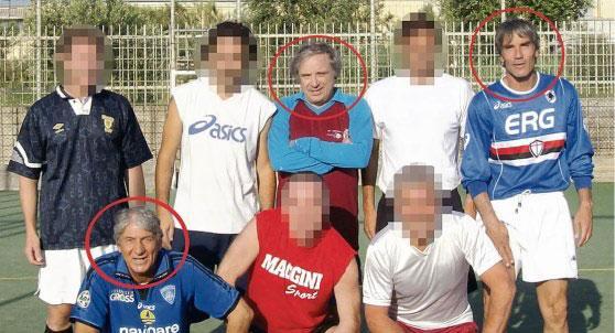 In piedi Graziano Rossi e Paolo Beltramini, accosciato Luigi Pennella
